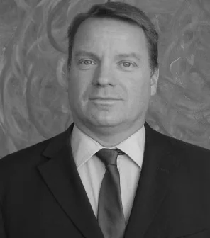 Portrait photo of Thomas Rau, Partner at AVE Capital Advisers